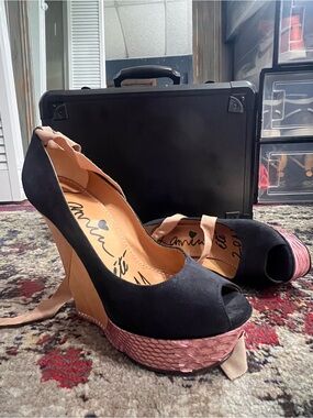LANVIN “Puzzle” Resort 2011 — navy suede & pink python peep toe wedge